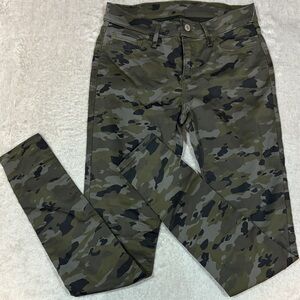LEVIS • 710 Green Camouflage Super Skinny Pants NWT size 28